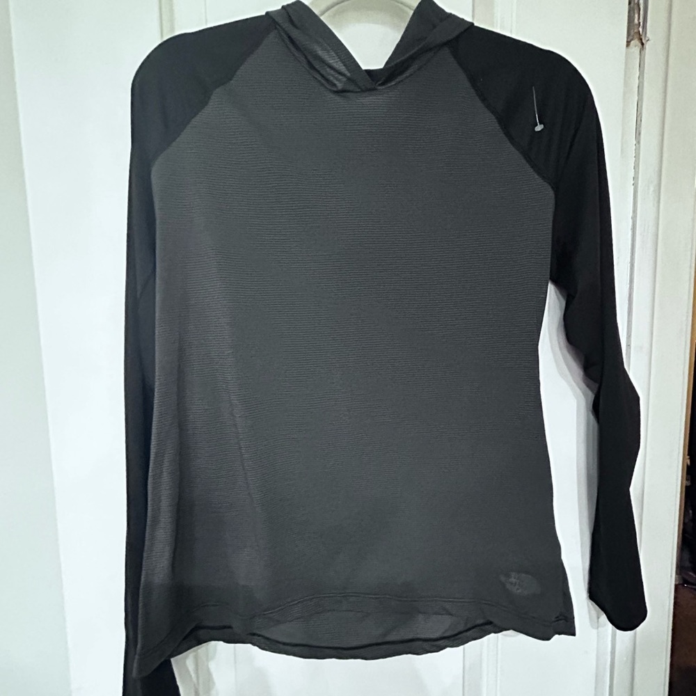 50% off w ♥️ The North Face Grey black striped Long Sleeve flash dry hoodie M